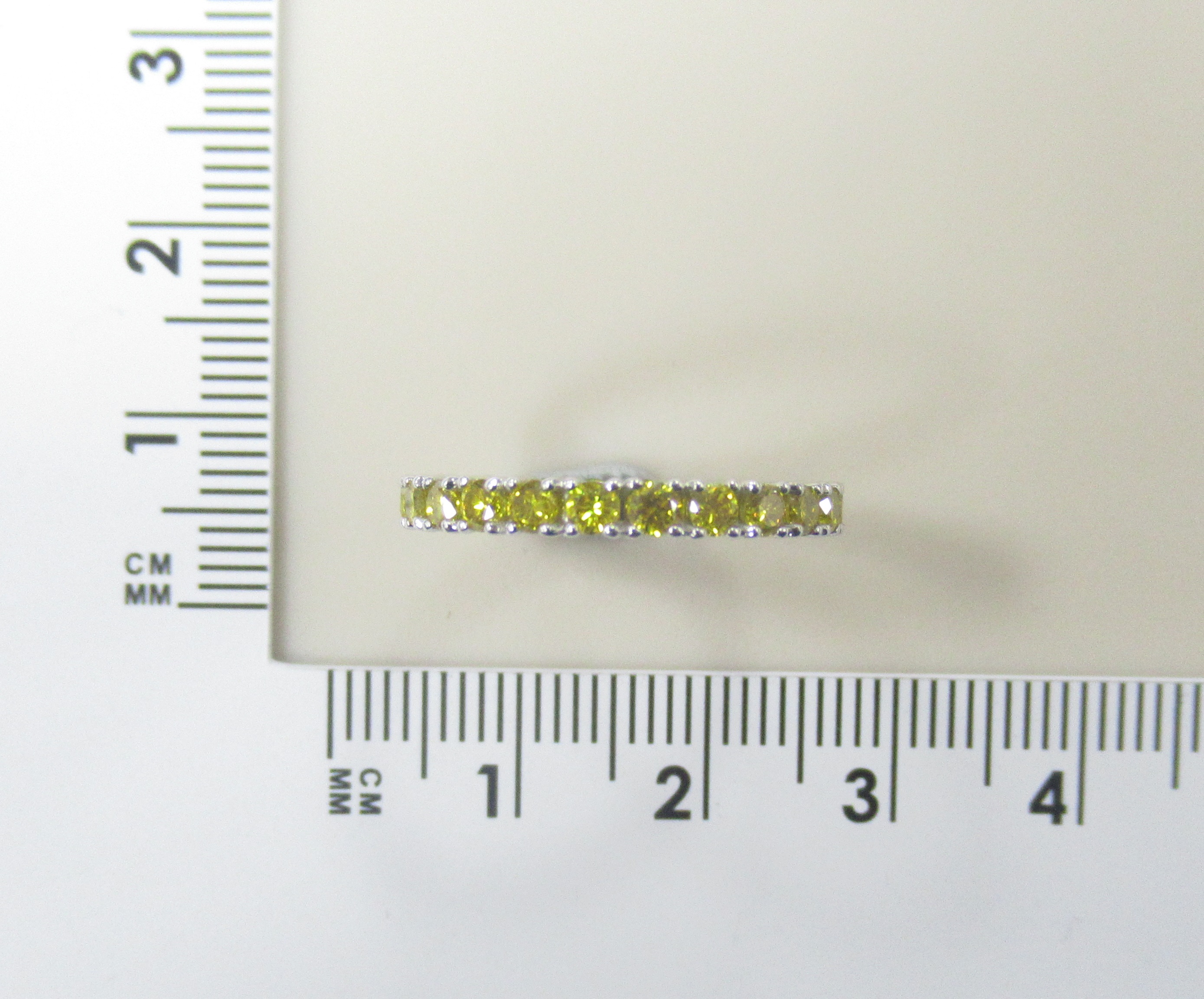 Кольцо из белого золота с выращенными бриллиантами